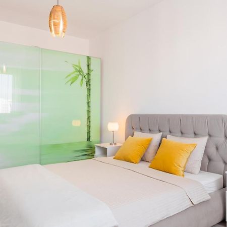 Lovely Apartment With City View Bucarest Esterno foto