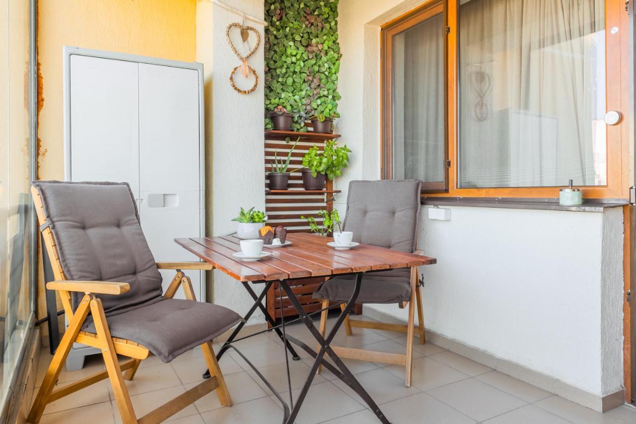 Lovely Apartment With City View Bucarest Esterno foto