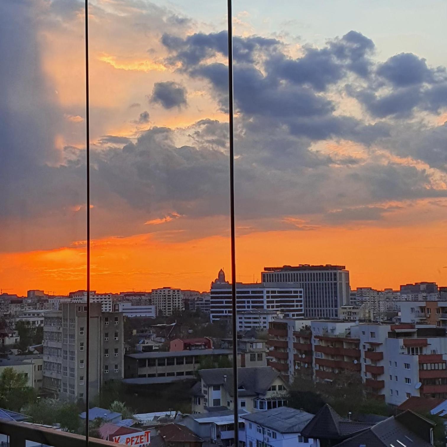 Lovely Apartment With City View Bucarest Esterno foto